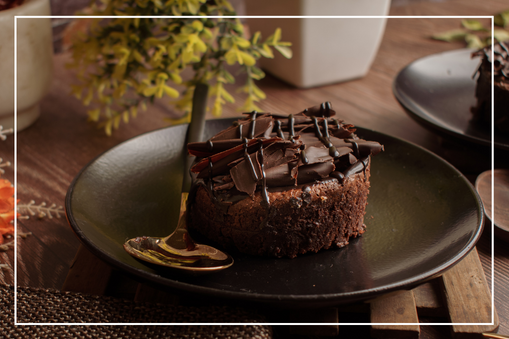 Bolo de chocolate e café